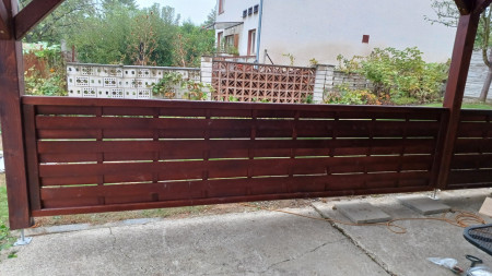 Varianta plotu pergoly, mezi sousedy, zahrádkou...